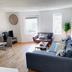 https://eldertree-garden-holiday-home.cardiffhotelswales.com