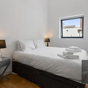 https://city-centre-luxury-apartment.cardiffhotelswales.com