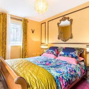 https://holyrood-deluxe.edinburghhotelsuk.org